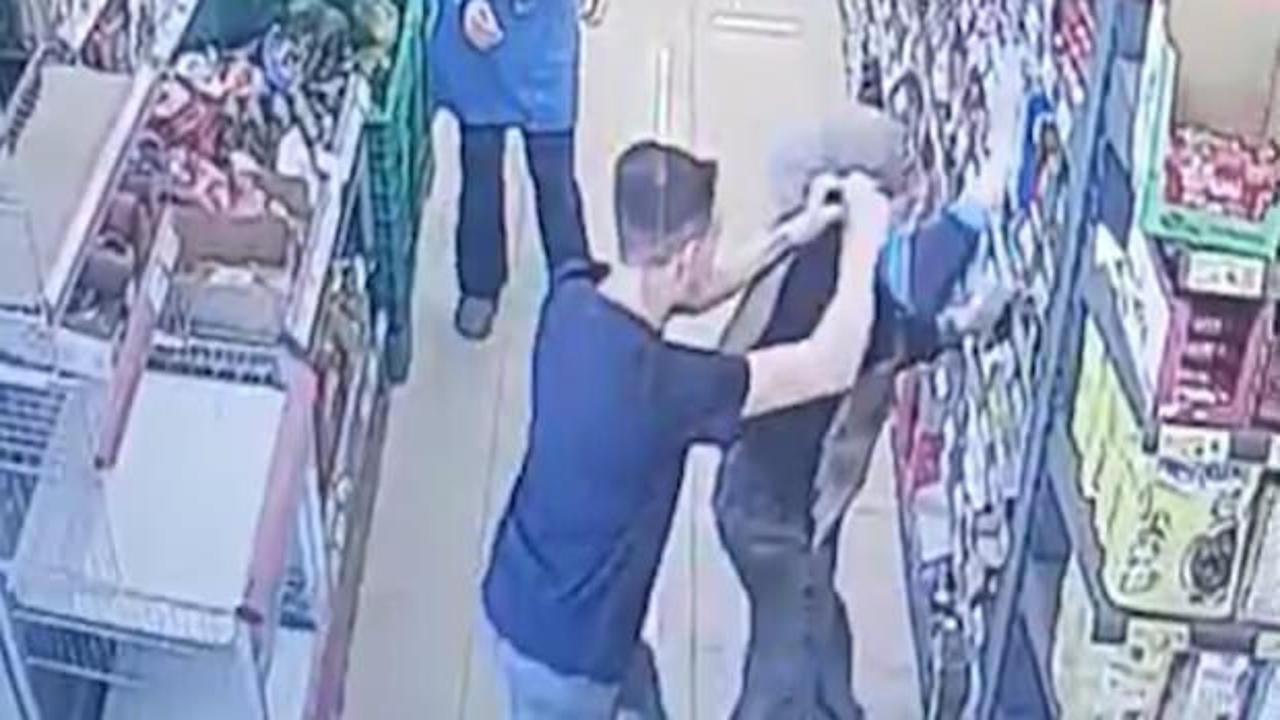 Konya'da zincir markette kadın çalışana saldırı: Çalışanı raflara savurdu