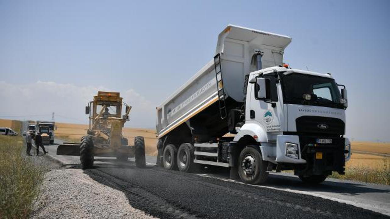 Kayseri'de kırsal ulaşıma 70 milyon TL'lik yatırım: 20 bin ton asfalt döküldü