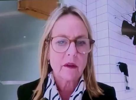 Yeni Zelanda'da ilginç anlar: Belediye üyesi toplantıya banyosundan bağlandı, arka plandaki detay herkesi şaşırttı