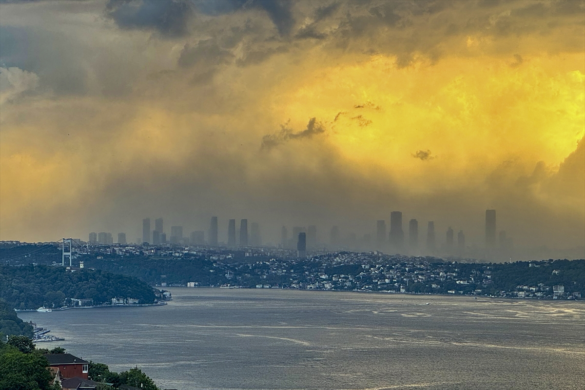 İstanbul'da fırtına etkisi: Üç ilçede denize giriş yasağı