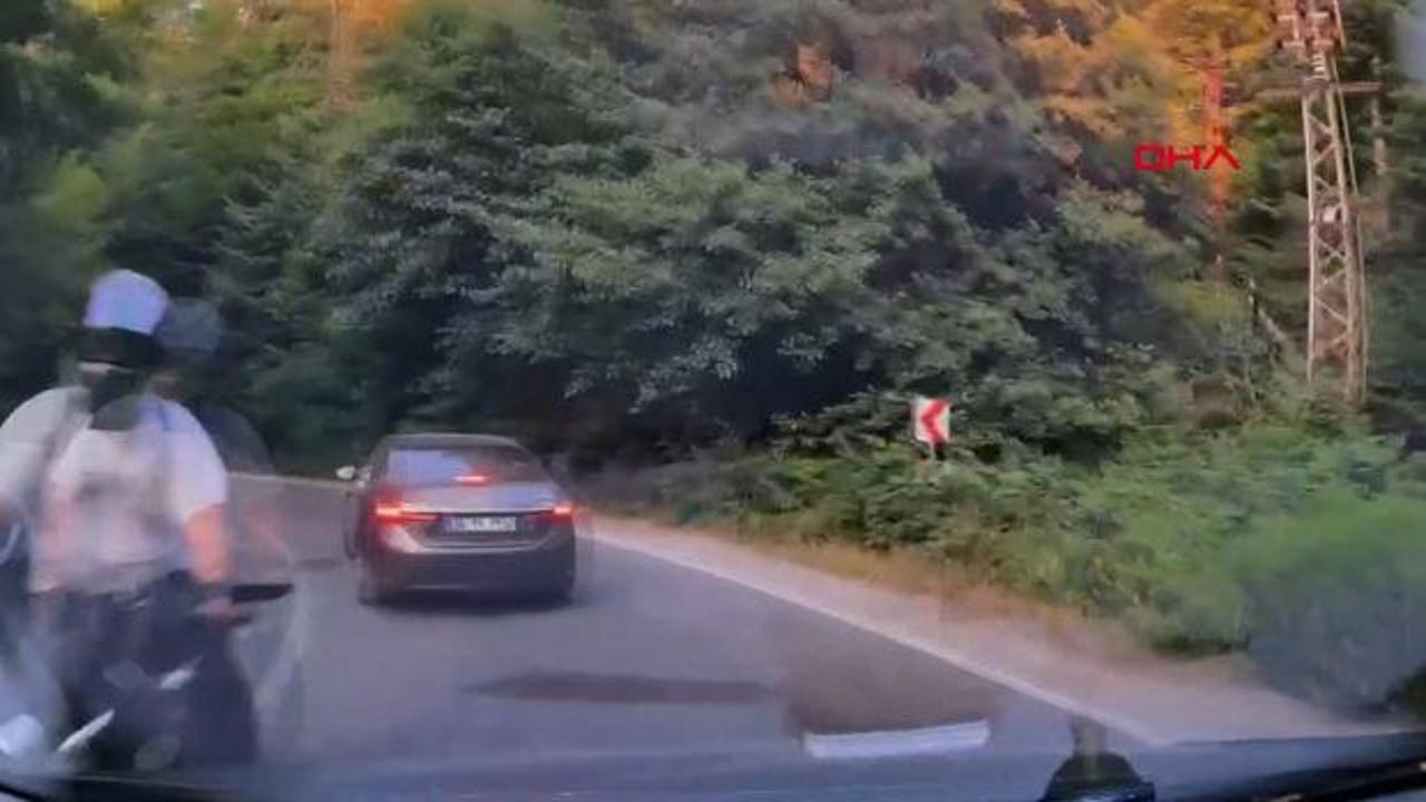 Bolu'da virajı alamayan motosiklet otomobile çarptı: O anlar kamerada