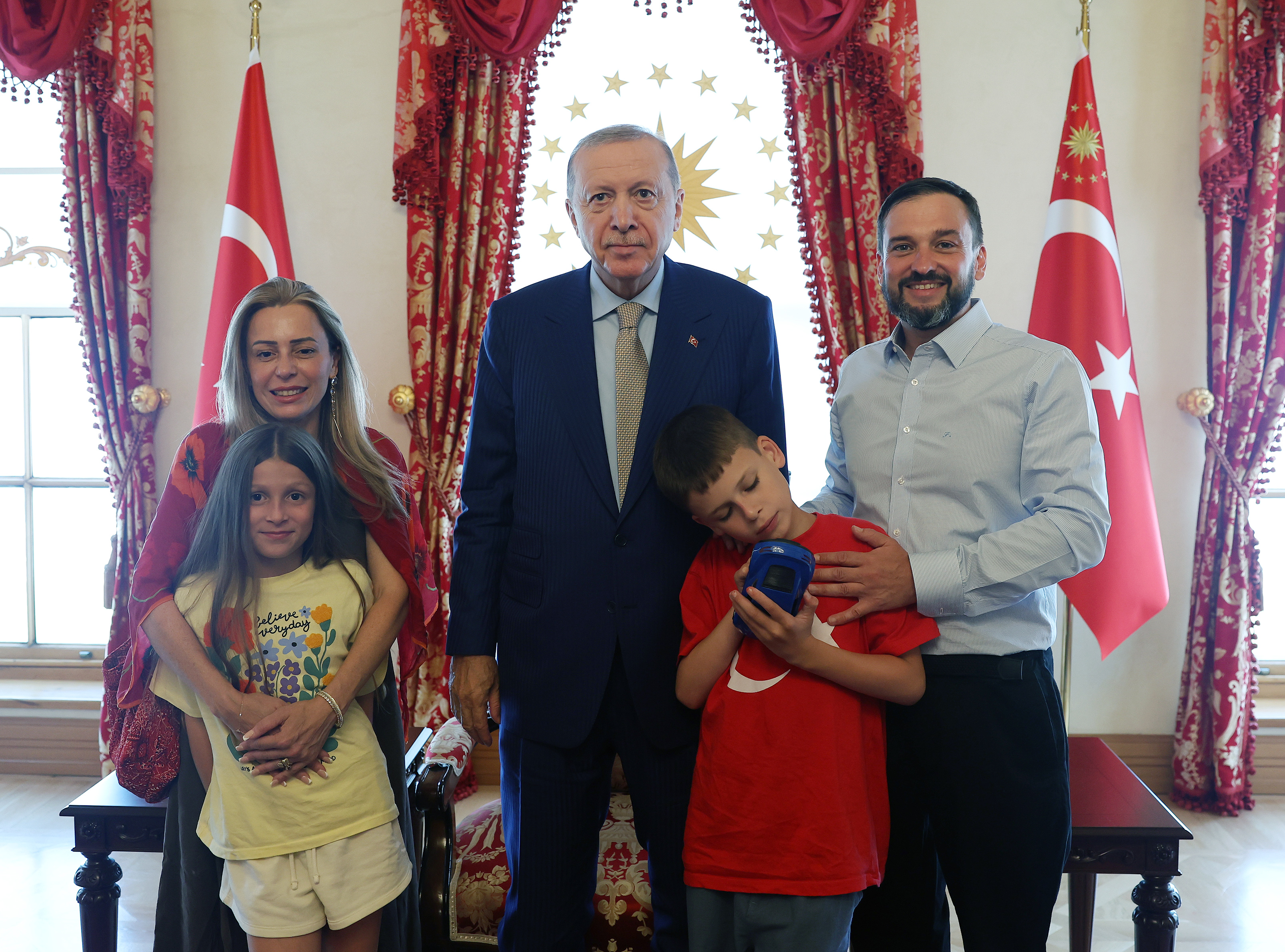 Cumhurbaşkanı Erdoğan, 'Nefret Değil Kek' kampanyasının küçük yıldızı Joshua Harris'i ağırladı