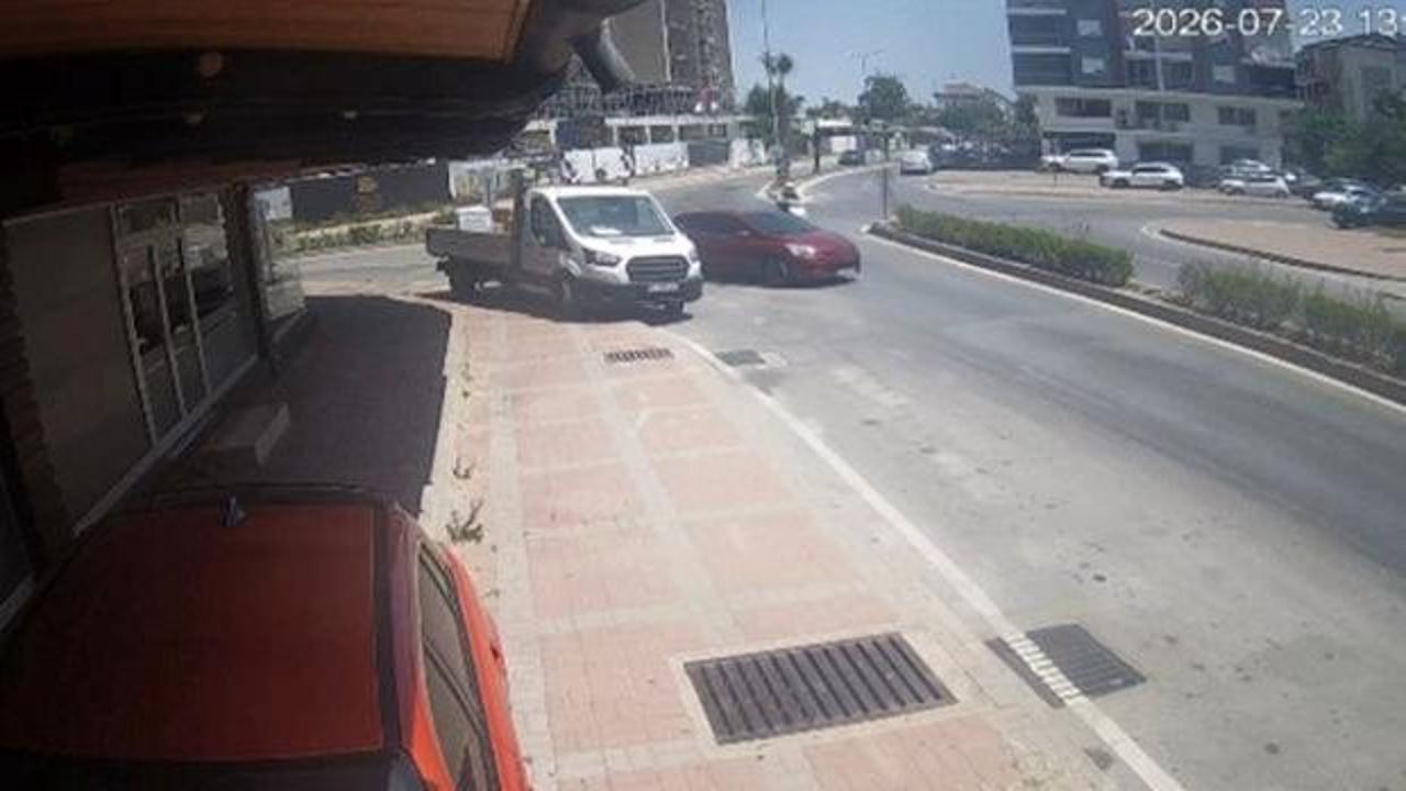 Manevra yaptı ama kurtaramadı! Motosikletli kadın savrularak yaralandı