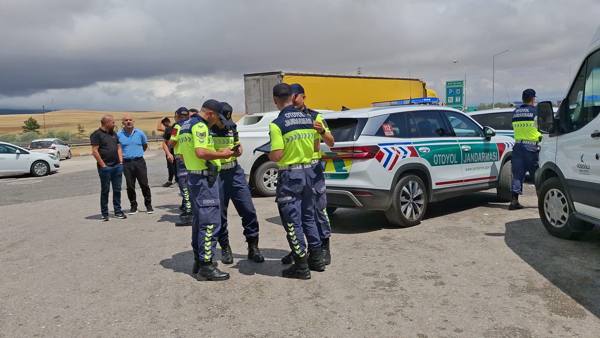 Bolu'da akaryakıt istasyonunda silahlı dehşet: Gurbetçi sürücü 2 kardeşi vurdu