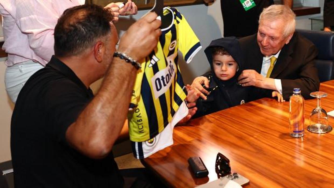 Fenerbahçe'den anlamlı misafirperverlik: Forması çıkartılmaya çalışılan minik taraftar Aziz Yıldırım'ın konuğu oldu