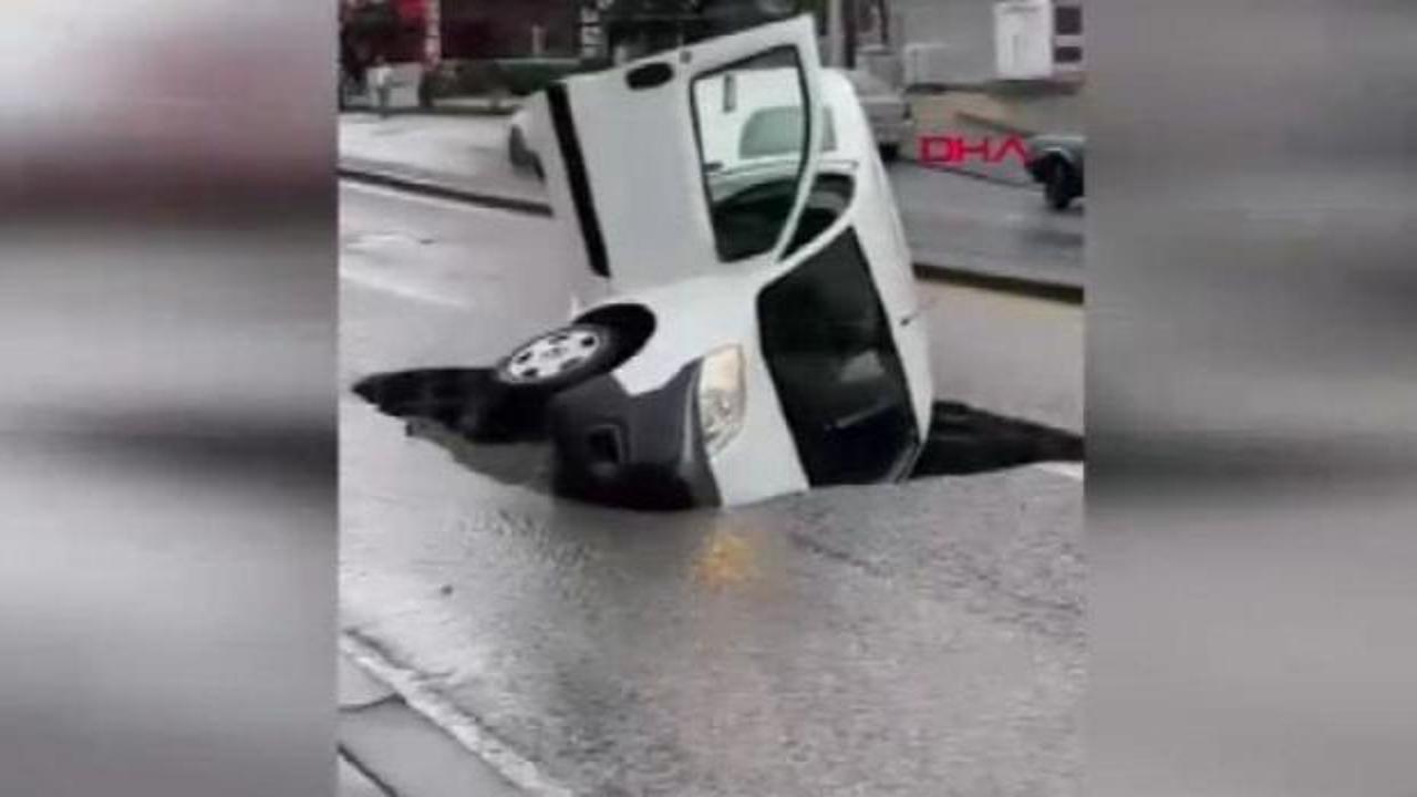 Ankara'da sağanak kabusu: Yollar göle döndü, motosikletler sürüklendi
