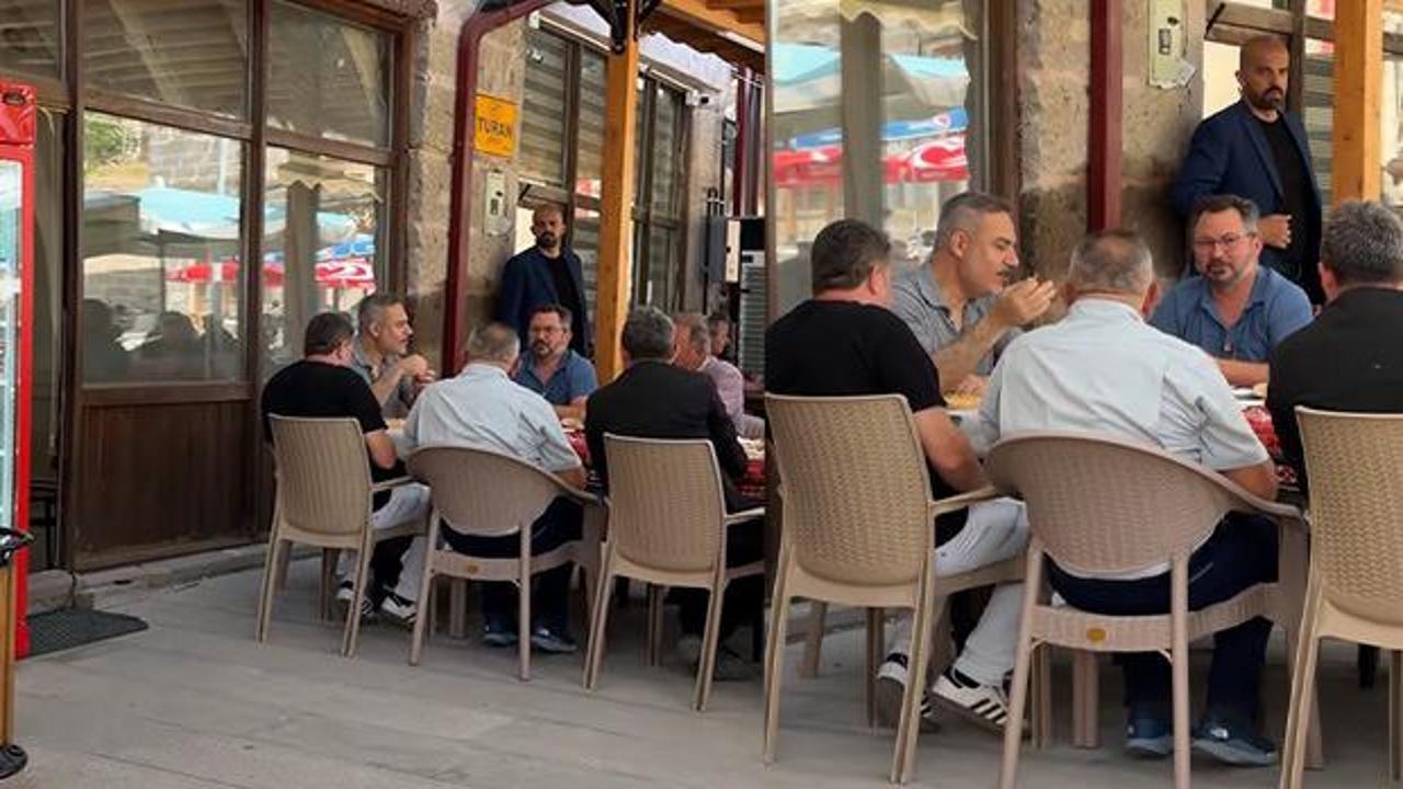 Dışişleri Bakanı Fidan köy kahvesinde vatandaşlarla buluştu