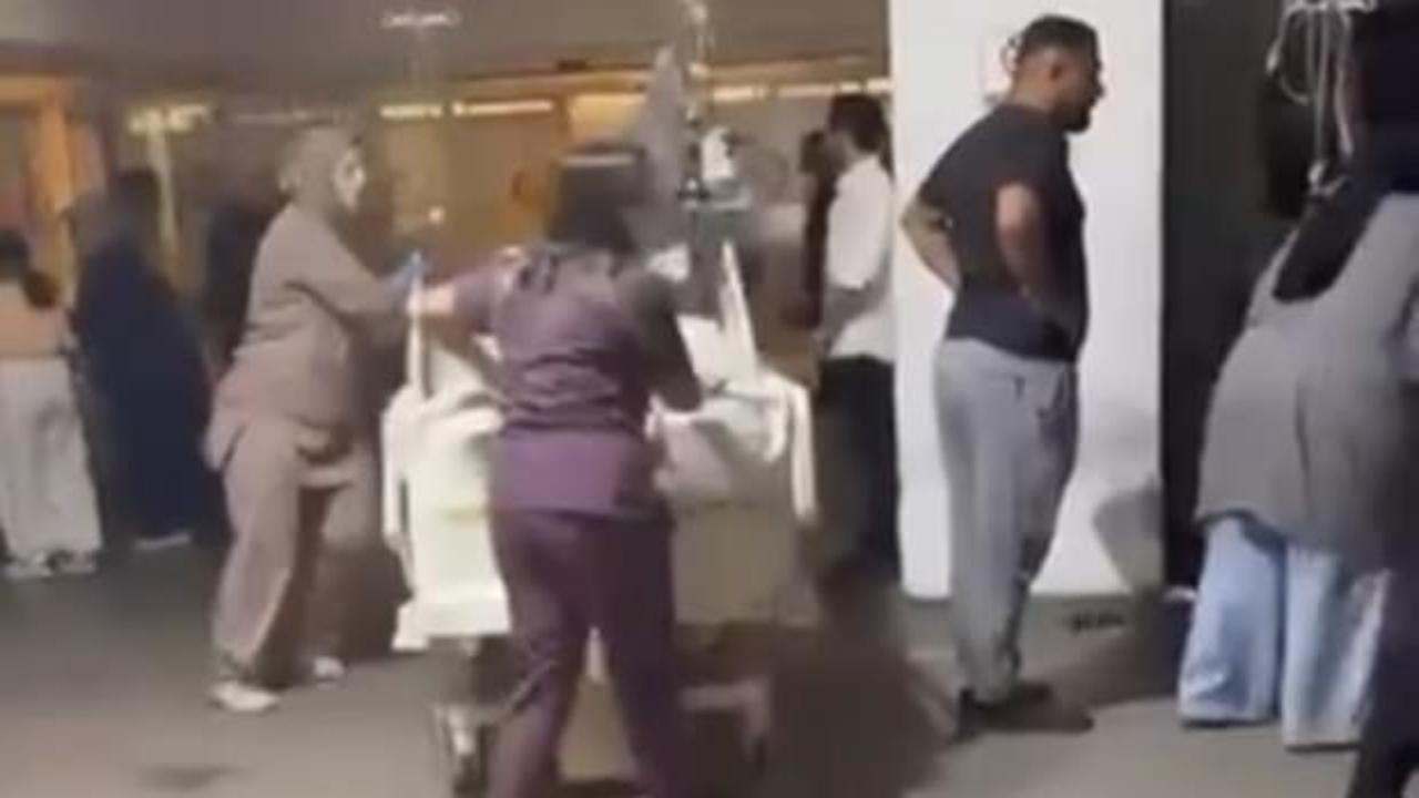 Özel hastanenin yoğun bakım ünitesinde alevler yükseldi: 2 kişi dumandan etkilendi
