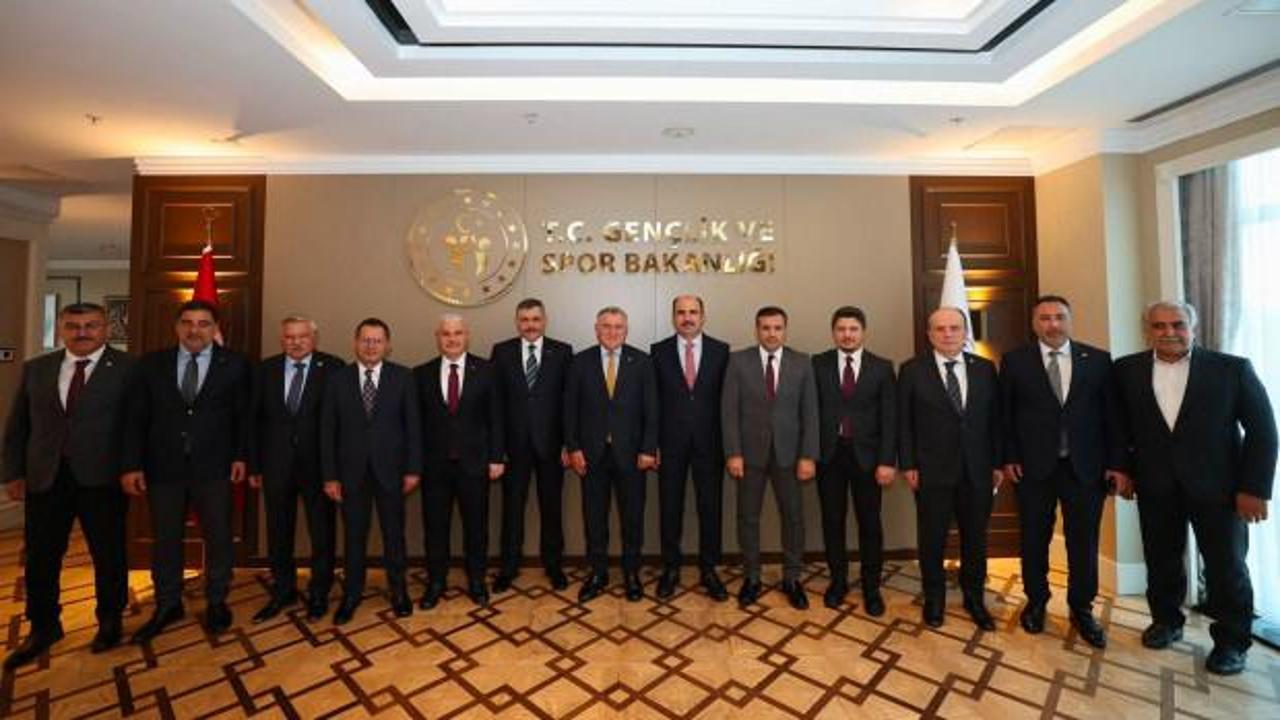 Konya heyeti Bakan Bak ile bir araya geldi: Şehrin spor yatırımları masaya yatırıldı