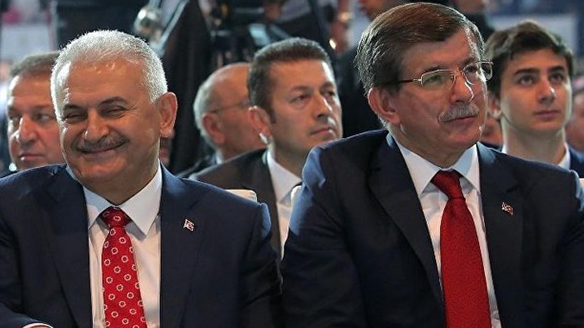 Davutoğlu'ndan Yıldırım'a 15 Temmuz çıkışı: 'Hesap vermelisiniz'