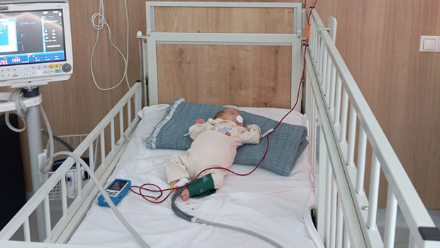 Henüz 1 aylıkken kansere yakalanan minik Kaan için ameliyat geri sayımı başladı