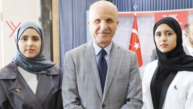 Yemenli ikizler İstanbul'da mühendislik fakültesini zirvede bitirdi
