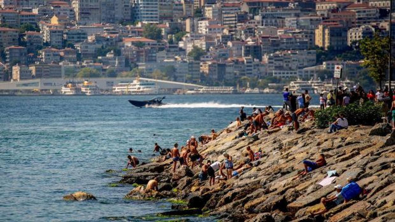 İstanbul'da 3 ilçede denize giriş yasağı: Dalga boyu tehlikeli seviyeye ulaştı