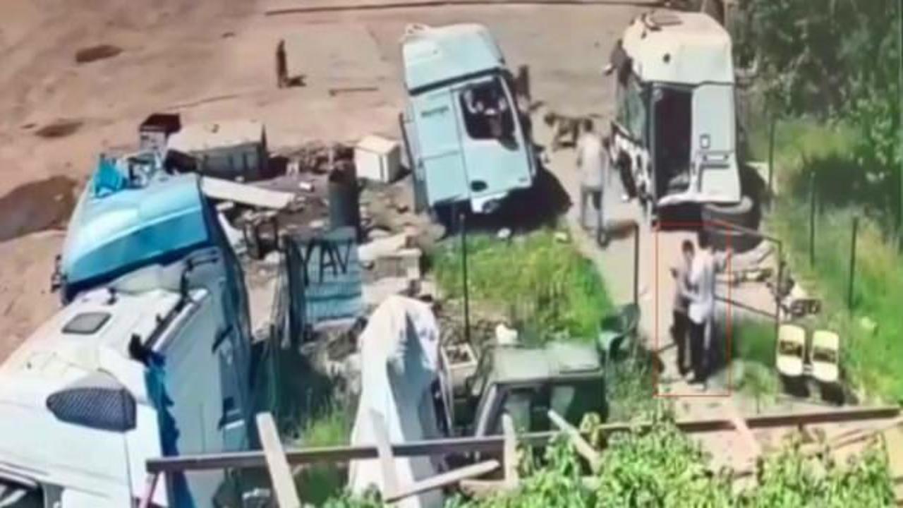 Silopi'de sokak köpeklerinin saldırısına uğrayan çocuğu ailesi son anda kurtardı