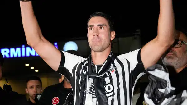 Beşiktaş, Vlahovic'i Tüpraş Stadyumu'nda resmi olarak açıklayacak