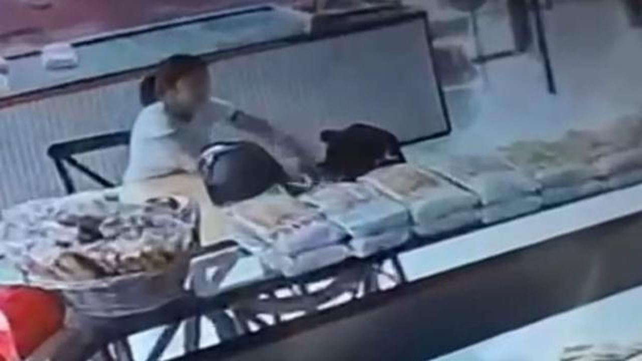 Eskişehir'de fırında akılalmaz hırsızlık: Çayını içti, şekerliği çantasına gizledi