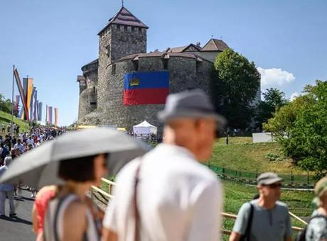 Liechtenstein hanedana cinsiyet eşitliğini getirdi