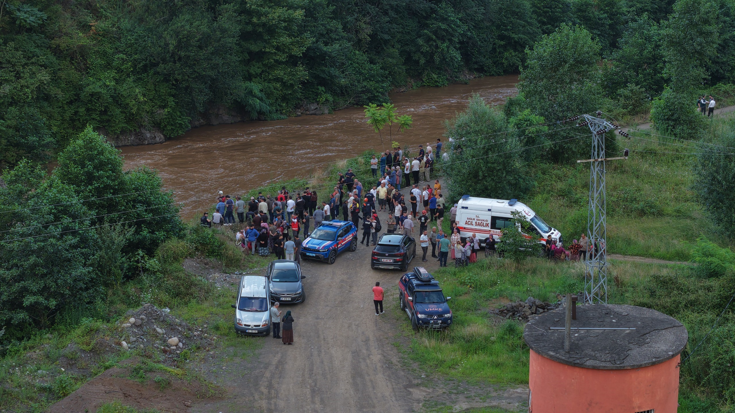 Giresun'da yürek yakan sel faciası: Anne ve iki kızı dere sularına kapıldı