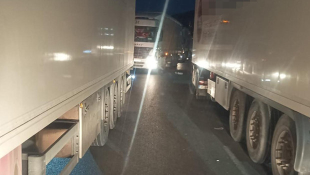 Cilvegözü Gümrük Kapısı'nda acı kaza: Dorsesinin kapağını kapatan TIR şoförü iki araç arasında kalarak can verdi