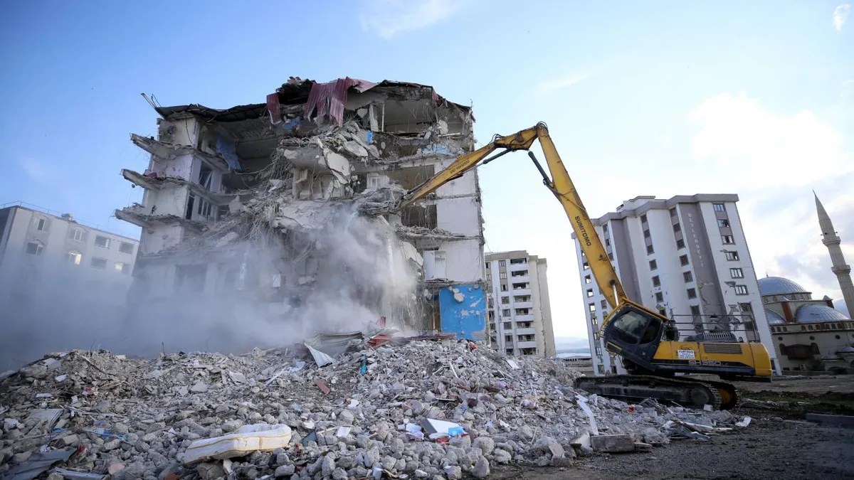 Yüksek bina yıkımlarında yeni dönem: Bakanlık özel kurallar belirledi