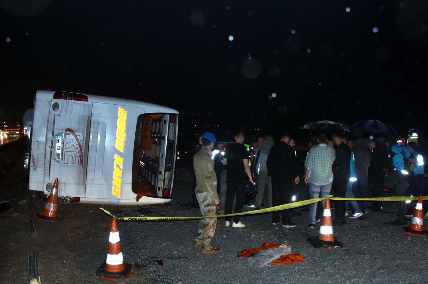 Kırıkkale'de yolcu otobüsü şarampole yuvarlandı: 40 kişi yaralandı