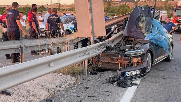 Kayseri'de Düğün Konvoyunda Feci Kaza: 1 Kişi Hayatını Kaybetti, Bebek Dahil 3 Kişi Yaralandı