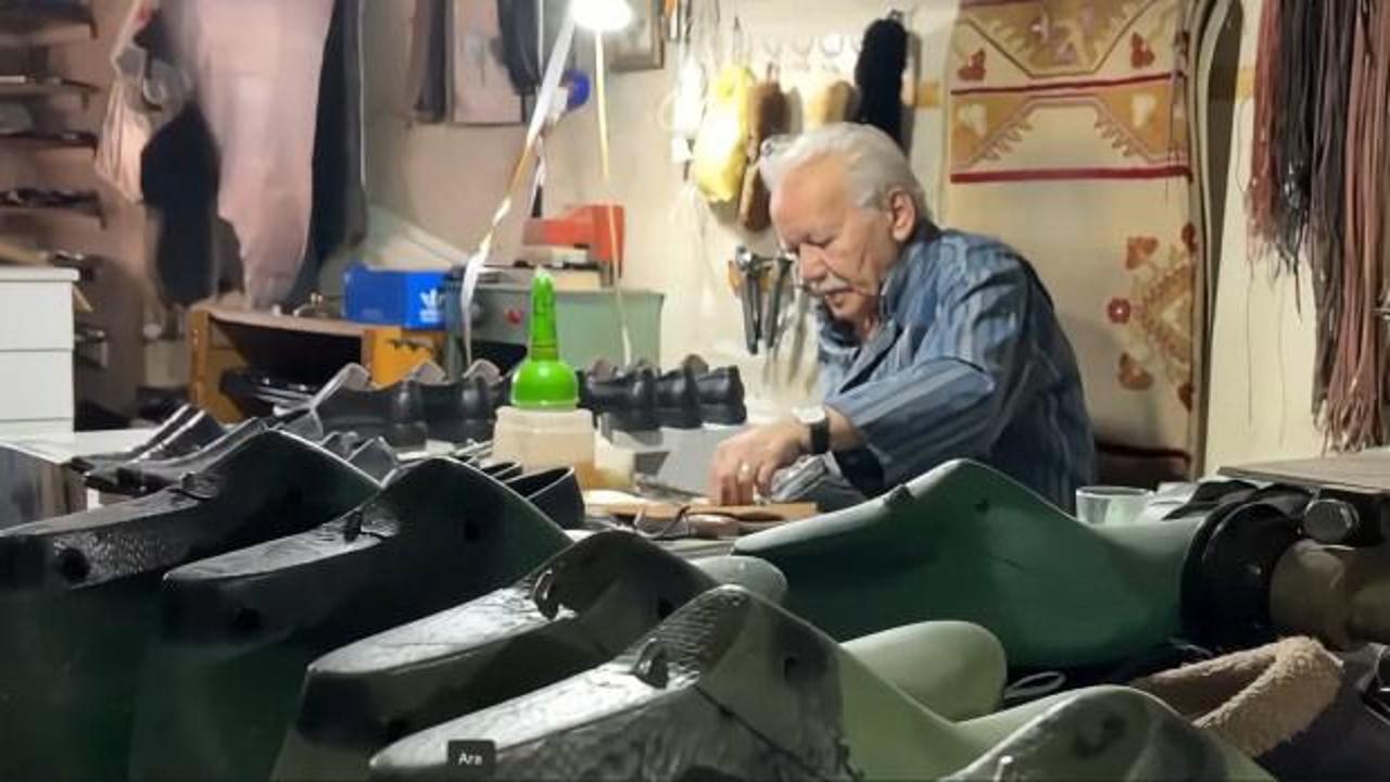 Bolu'da 63 yıllık kundura ustası: 9 yaşında çırak başladı, mesleğini hâlâ sürdürüyor