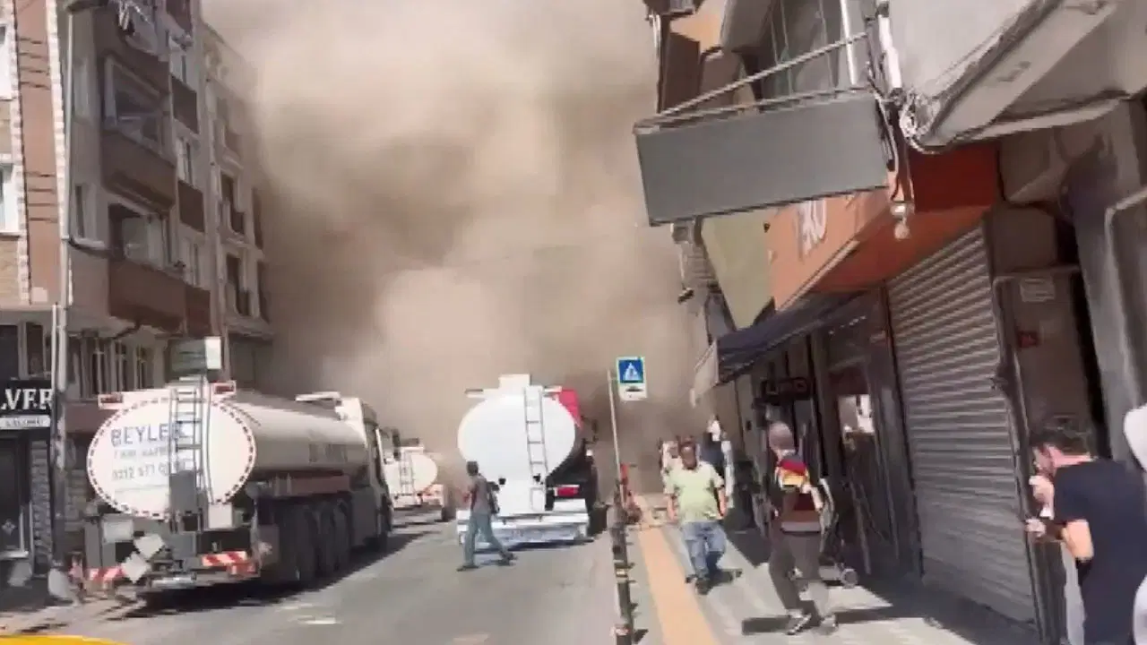 Zeytinburnu'nda Kentsel Dönüşüm Faciası: Yıkım Sırasında 4 Katlı Bina Çöktü