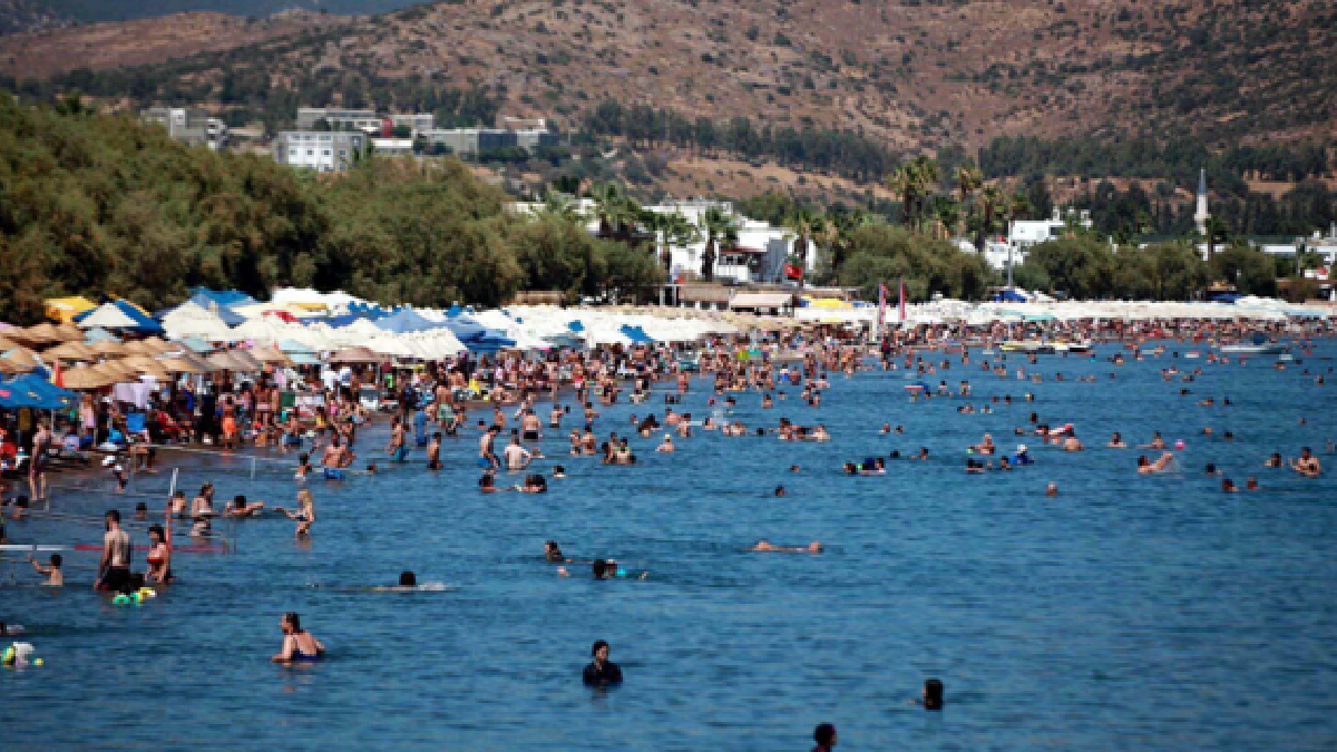Turizmde Rekor Yıl: Bu İlçemiz Yüz Binlerce Ziyaretçiyi Ağırlıyor, Otellerde Yer Bulunamıyor