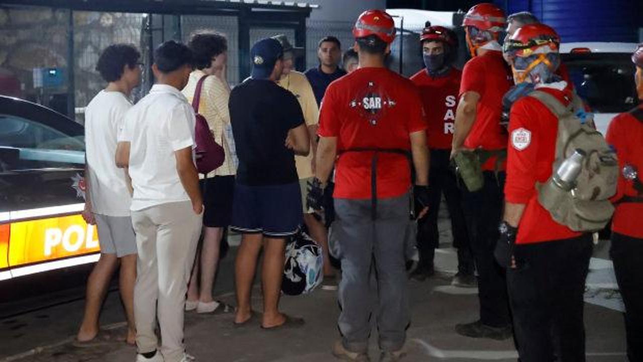 Bodrum'da ormanda kaybolan 5 genç, gece boyu süren aramayla sağ salim bulundu