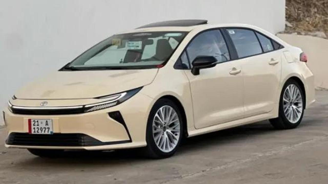 Türkiye'nin en çok tercih edilen modellerinden Toyota Corolla yenilenen yüzüyle showroomlarda