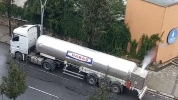 Sultangazi'de park halindeki tankerden gaz sızıntısı şüphesi: Çevredekiler endişelendirdi