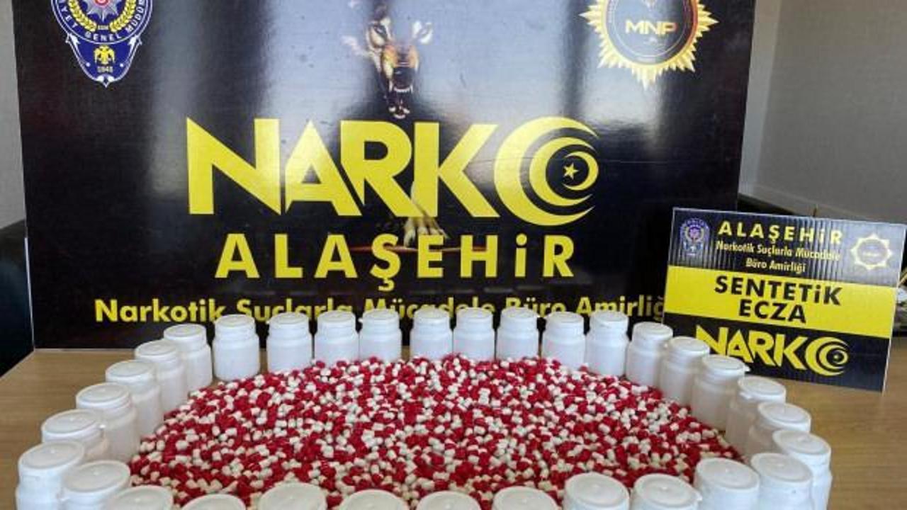 Manisa'da motosikletli kuryeden 1803 sentetik hap çıktı: Zehir taciri tutuklandı