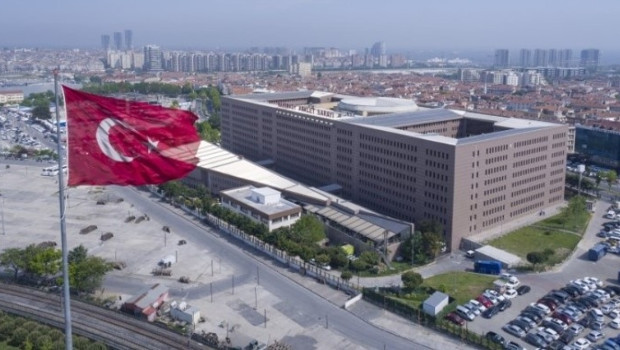 CHP Meclis Üyesi Hülya Şimşek, 'Şapkalılar' suç örgütü adına para talep ettiği iddiasıyla tutuklanma talebiyle mahkemeye sevk edildi