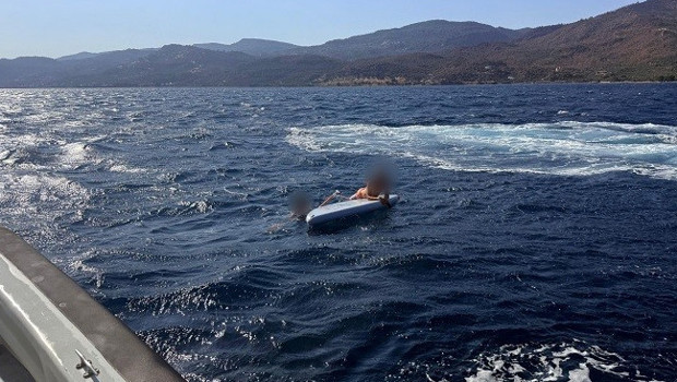 Çanakkale Boğazı'nda akıntıya kapılan 2 kürek sörfçüsü Sahil Güvenlik tarafından kurtarıldı