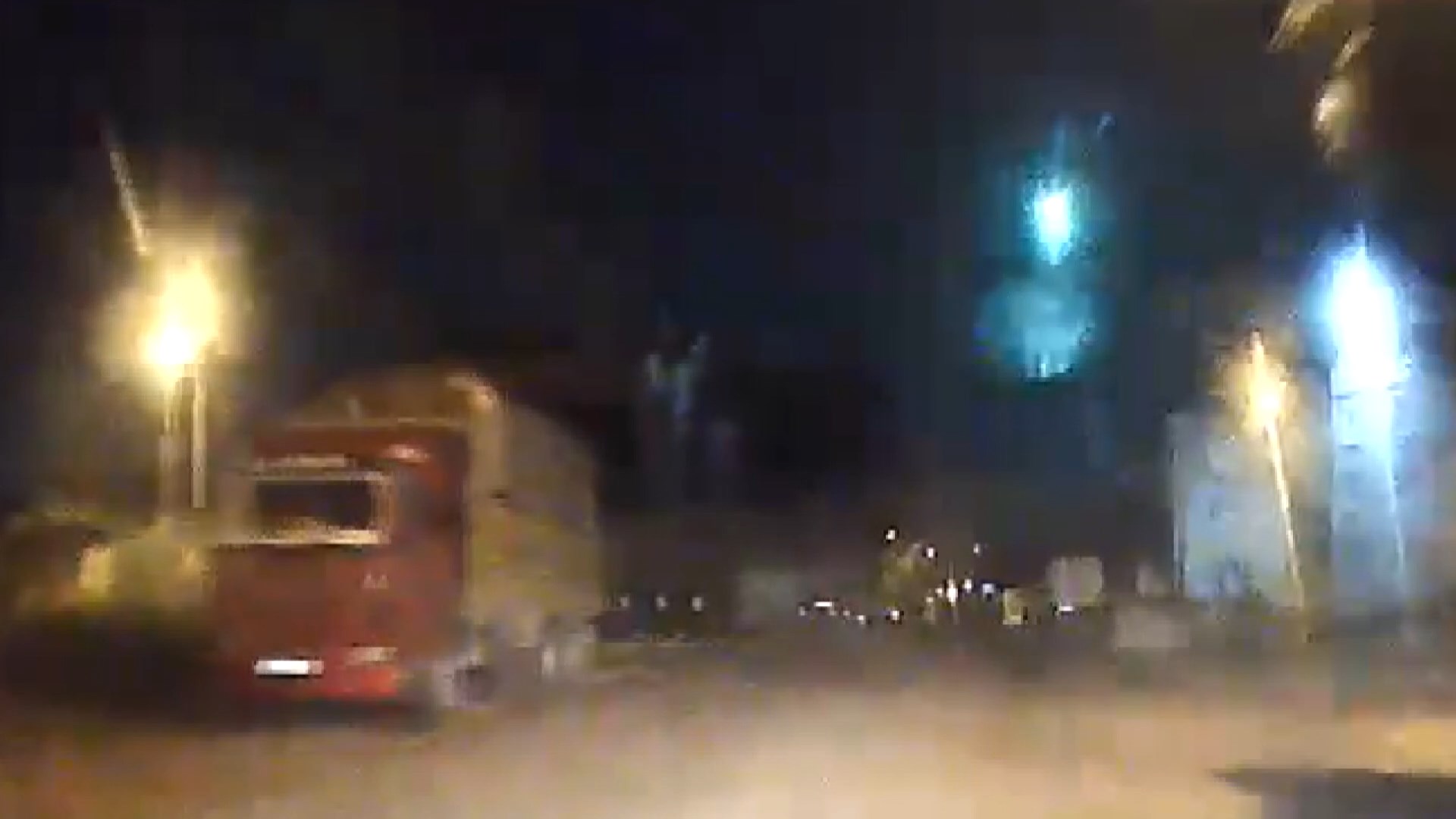 İstanbul semalarını aydınlatan gök taşı böyle görüntülendi