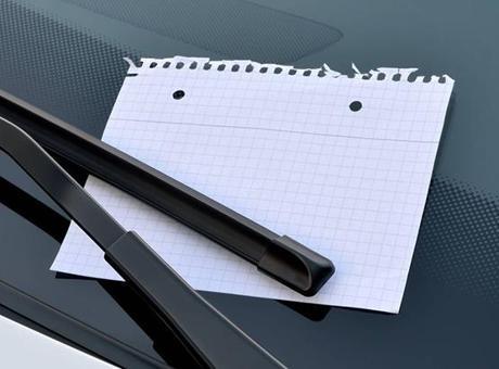 İngiltere'de Genç Kadının Kabus Anı: Aracının Camındaki Not Hayatını Kararttı