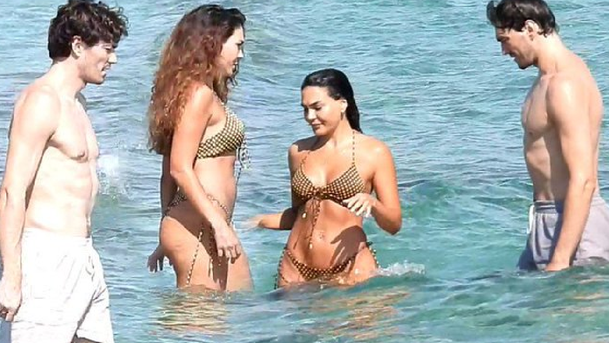 Ünlü çift Çeşme'de objektiflere yakalandı: Sosyal medya yıkılıyor