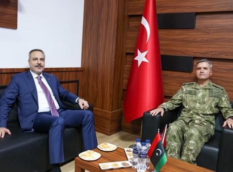 Bakan Fidan, Trablus'ta TSK Libya Görev Grup Komutanlığında Türk askerleriyle buluştu