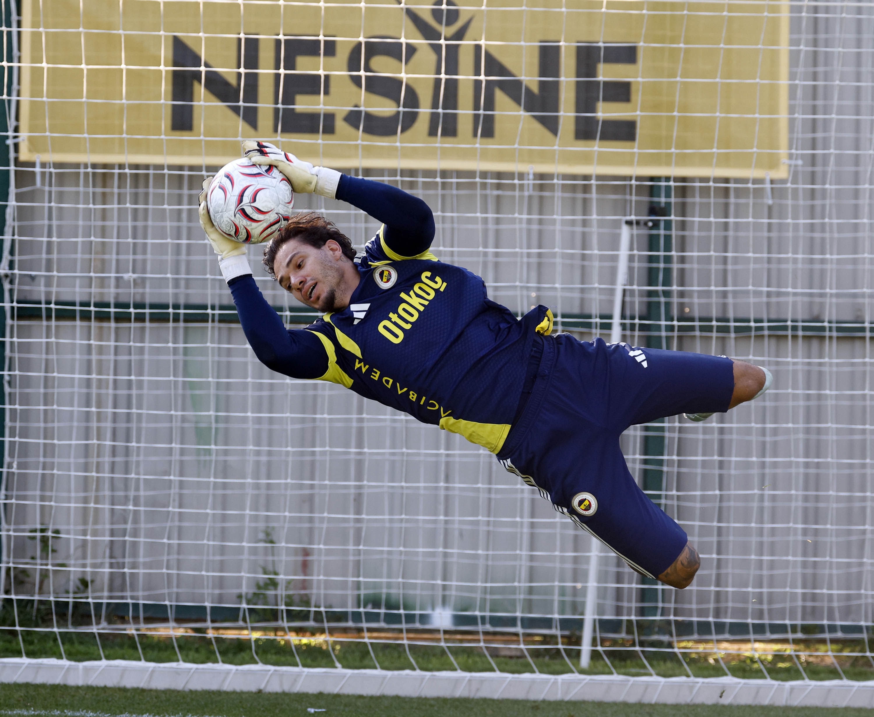 Fenerbahçe, Brezilyalı file bekçisi Ederson için devreye girdi