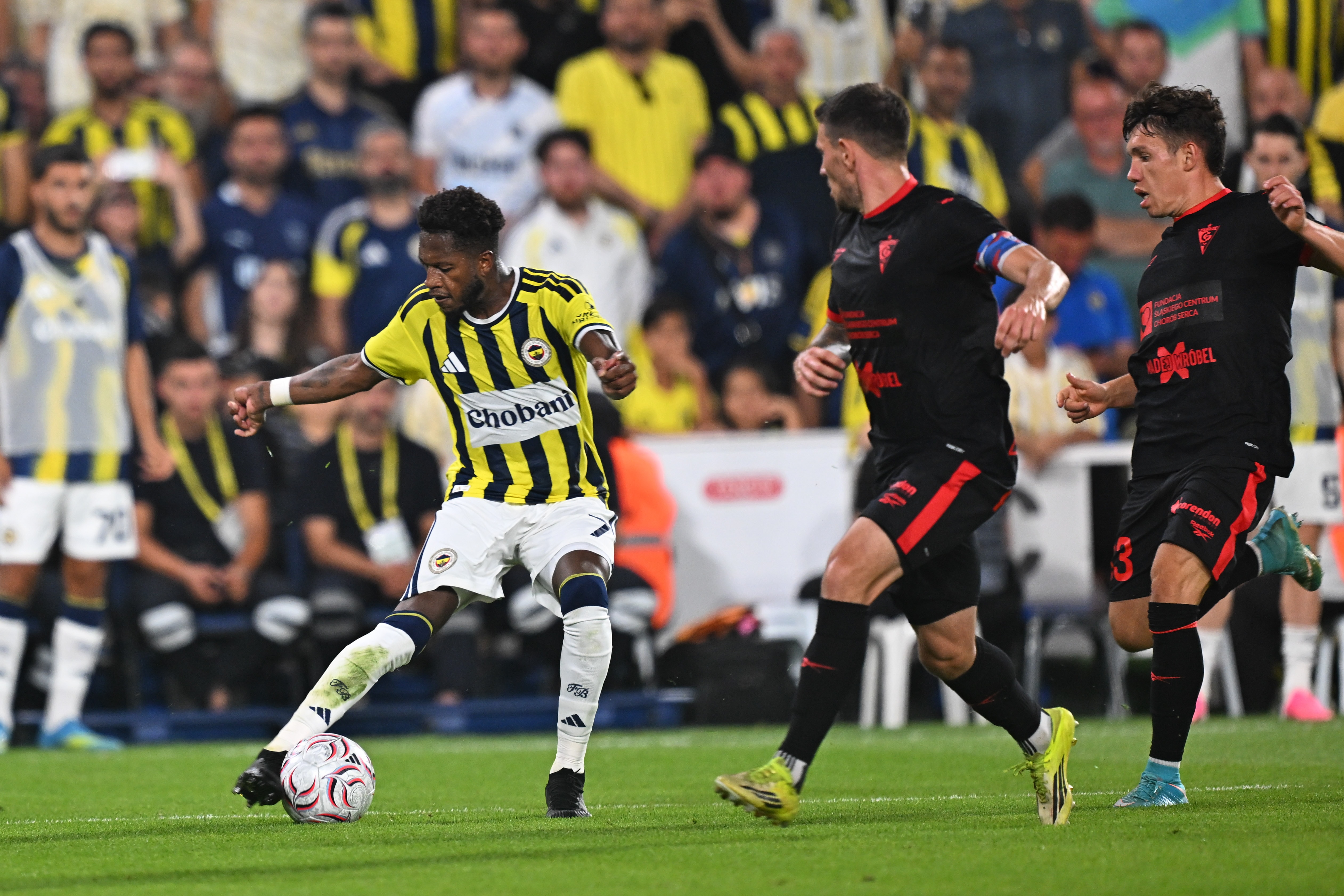 Polonya basını Fenerbahçe'yi hedef aldı: Taraftarlar ayakta