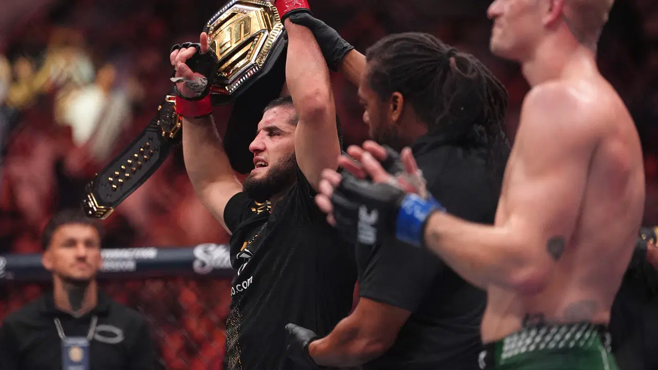 UFC'de Tarihi Gece: Islam Makhachev, Ian Garry'yi geçerek kemerini korudu ve rekorların sahibi oldu
