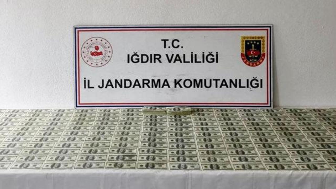 Iğdır'da piyasaya sürülmek istenen 524 sahte 100 dolarlık banknot ele geçirildi