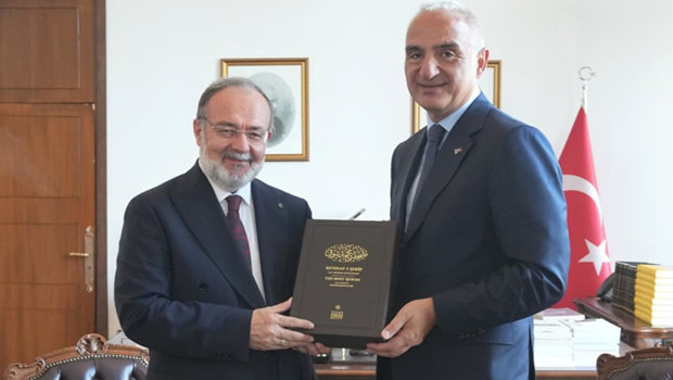 Bakan Ersoy, Uluslararası İslam, Bilim ve Teknoloji Üniversitesi Rektörü Görmez ile bir araya geldi