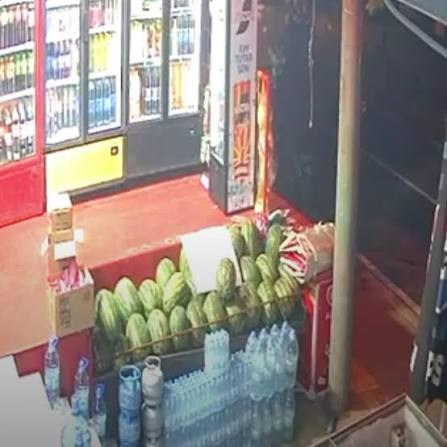 Kocaeli'nin Darıca ilçesinde 17 yaşındaki genç kıza otomobil çarptı: Sürücü üzerinden geçip kaçtı