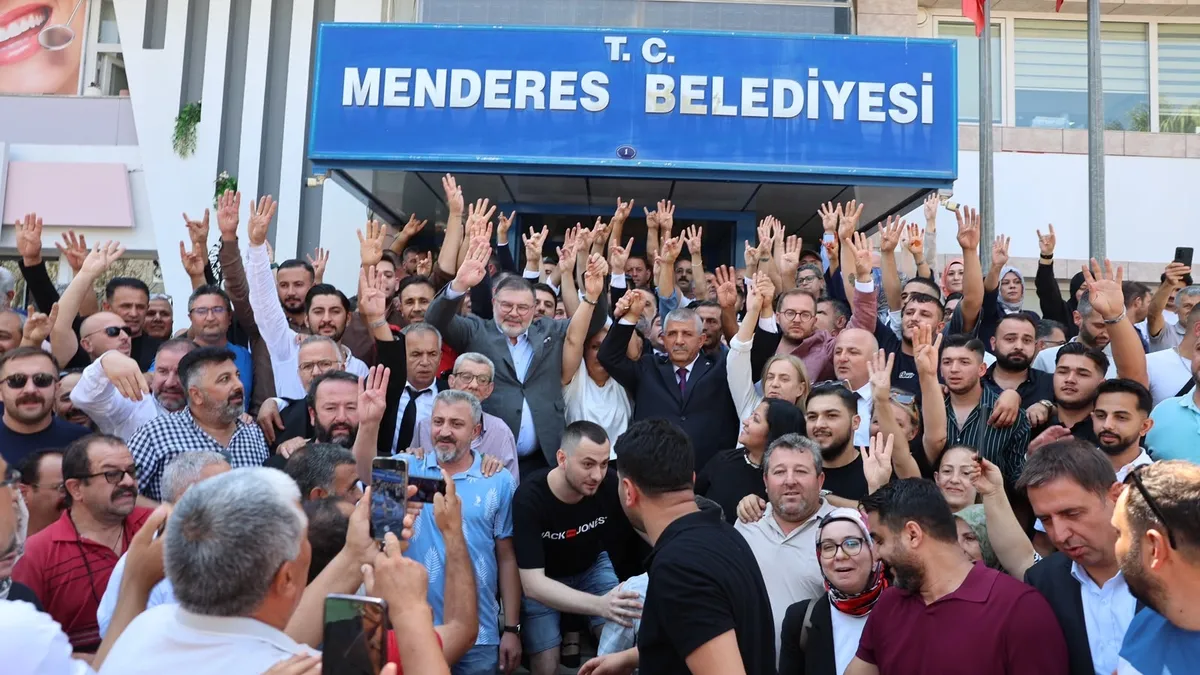 Menderes Belediyesi'nde başkan vekilliği koltuğuna AK Partili Asuman Şen oturdu