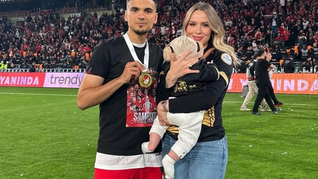 Çorum FK'nın futbolcusu Atakan Akkaynak, eşi ve bebeğiyle trafik kazası geçirdi