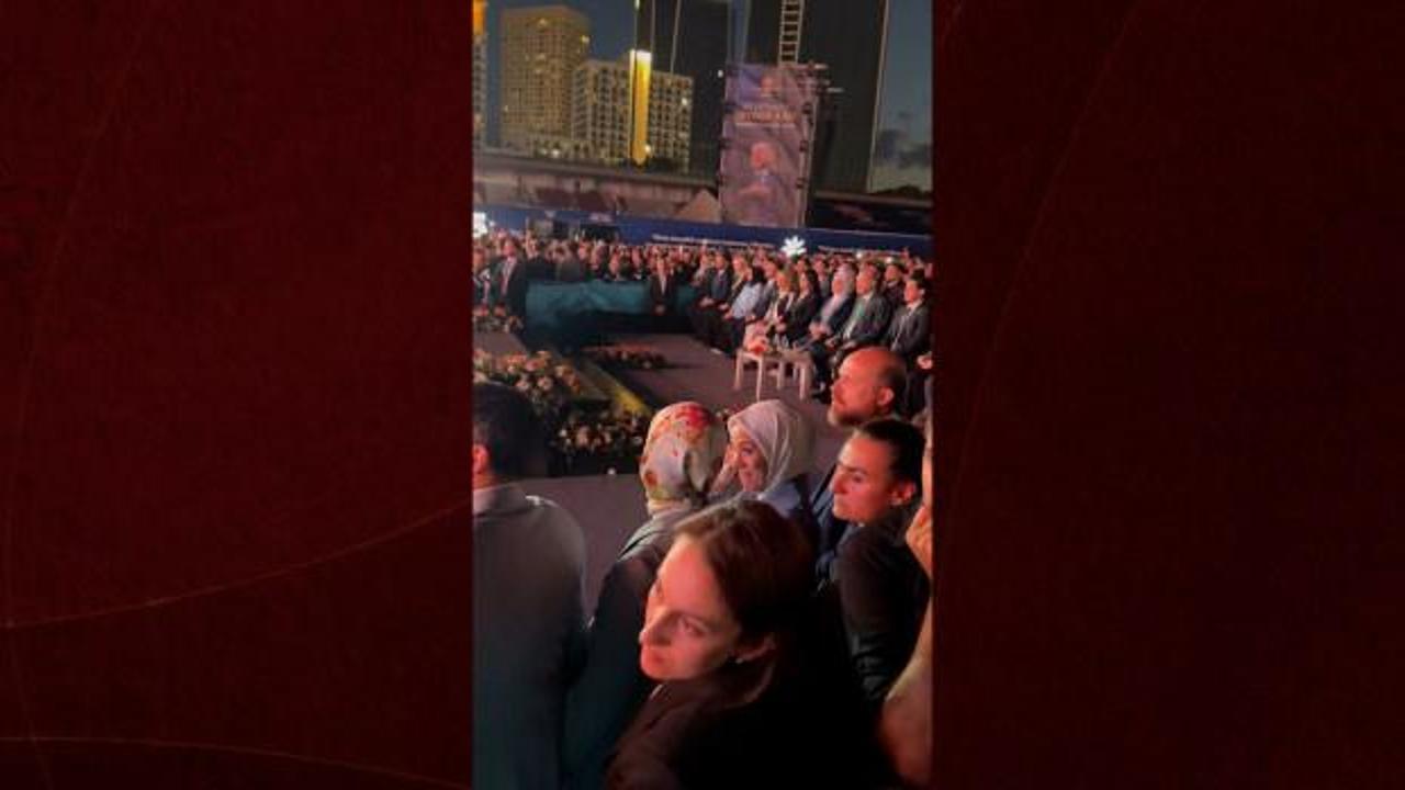 Esra Albayrak, AK Parti'nin 25. yıl sinevizyonunda duygusal anlar yaşattı