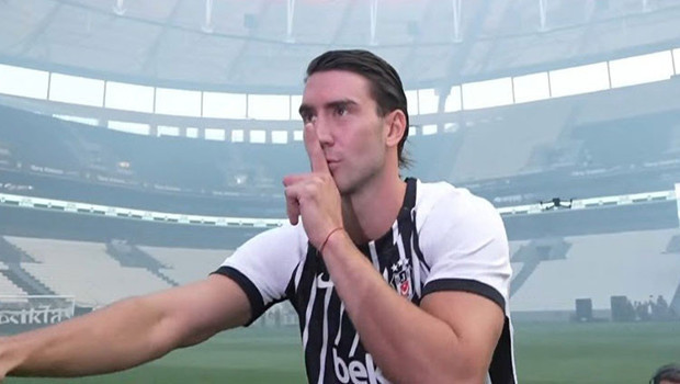 Vlahovic, Beşiktaş'ta imzayı attı: Taraftara heyecan dolu mesaj!