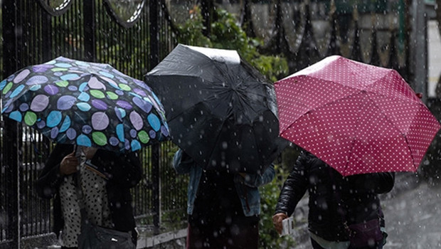 Meteoroloji'den kuvvetli yağış uyarısı: İstanbul'a akşam saatlerinde sağanak geliyor